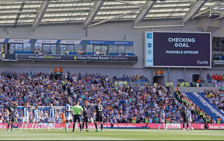 Los estadios británicos estarán vacíos y no se cantarán goles en el Reino Unido. AFP/A. Dennis