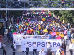 Burócratas llegan al Congreso de Jalisco; rechazan reforma al Ipejal