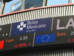 Este lunes el principal indicador de la Bolsa Mexicana de Valores, el IPC, cerró con una pérdida de 0.63%, con lo que liga dos jornadas a la baja. EFE/ARCHIVO