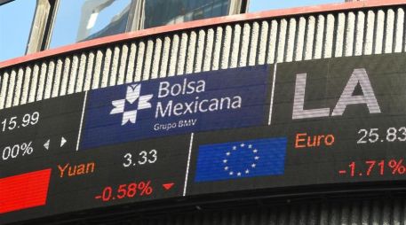 Este lunes el principal indicador de la Bolsa Mexicana de Valores, el IPC, cerró con una pérdida de 0.63%, con lo que liga dos jornadas a la baja. EFE/ARCHIVO