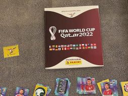 A través de su cuenta oficial de Twitter, Elías Ayub publicó una foto de una foto de un álbum de la Copa del Mundo y varias estampitas, aparentemente repetidas. TWITTER / @arturoelias