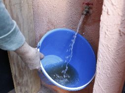 Vecinos del fraccionamiento Autocinema reportan daños en la salud y en sus pertenencias por la mala calidad del agua. EL INFORMADOR/Archivo