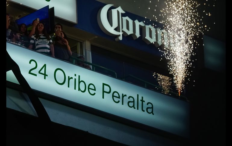 Oribe Peralta recibió un gran homenaje a su carrera. IMAGO7