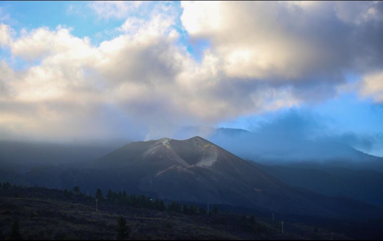 Imagen del volcán La Palma este 19 de septiembre de 2022. EFE / L. G Morera