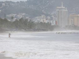Autoridades mantienen vigilancia constante en las zonas costeras ante posible oleaje alto. EFE/D. Guzmán