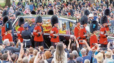 Los británicos salieron a las calles de Londres para decirle adiós a la reina Isabel II. AFP