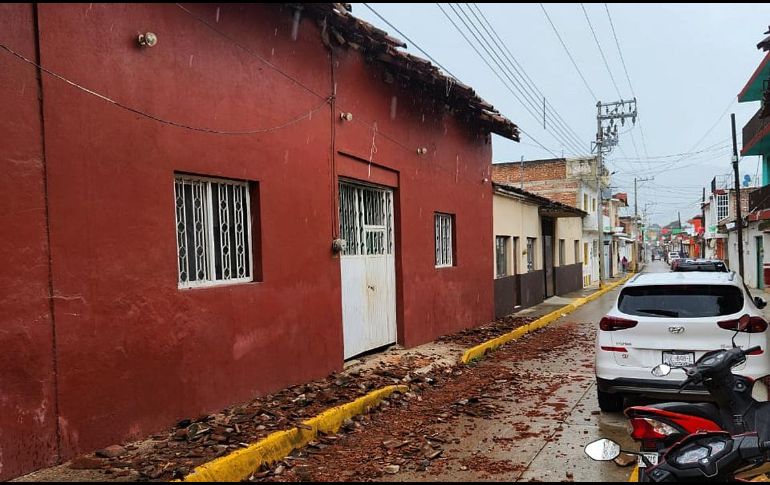 Fotografía que muestra algunos daños causados por el sismo, en el municipio de Coalcomán, en Michoacán. EFE / J. Martínez