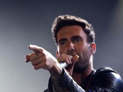 El vocalista de Maroon 5, Adam Levine, está envuelto en polémica y se ha vuelto viral en redes sociales por una supuesta infidelidad a su esposa. AP/ARCHIVO