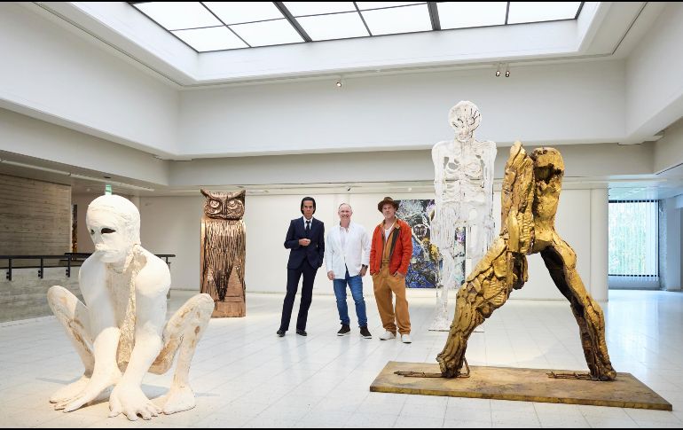 Entre las esculturas que Brad Pitt seleccionó para su primera exposición profesional destacan piezas como “House A Go Go”, una casa a escala miniatura integrada por desechos de madera que recuperó en Los Ángeles. EFE / J. Koivunen