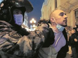 La Policía de Moscú contuvo a los manifestantes que se dieron cita al centro de la ciudad. EFE