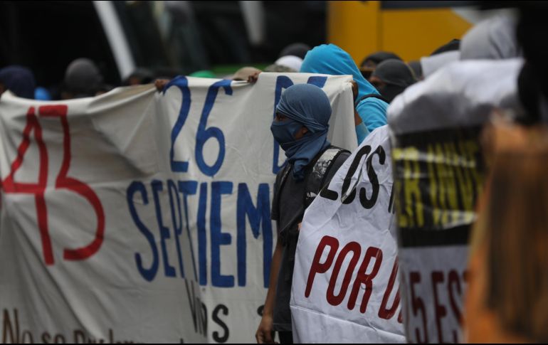 Desde la semana pasada familiares y activistas empezaron con las manifestaciones previo al aniversario de la desaparición de los estudiantes, ocurrida el 26 de septiembre de 2014 en Iguala, Guerrero. EFE/S.Gutiérrez