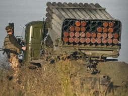 El Ejército de Ucrania está avanzando en posiciones que tenía bajo control Rusia, pues ahora cuenta con equipo especial como un lanzacohetes múltiple BM-21. AFP