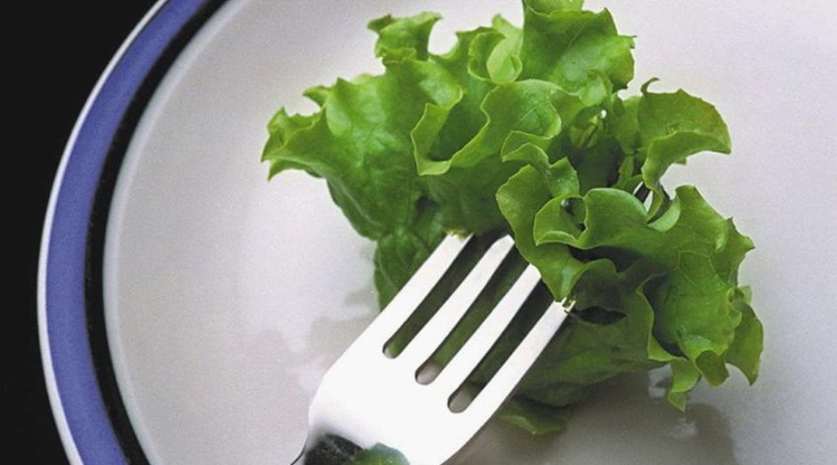 Una dieta rica en consumo de vegetales de hoja verde reduce el riesgo de padecer enfermedades cardíacas y algunos tipos de cáncer. AP / ARCHIVO