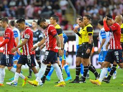 Pese a que Chivas cierra la temporada de visita en el Estadio Azteca no parece que sea tiempo suficiente para que la cancha mejore sus condiciones tras el concierto en el Estadio Akron. IMAGO7
