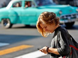 Es necesario prevenir los efectos negativos que la exposición prolongada al celular podría tener. EFE/ARCHIVO