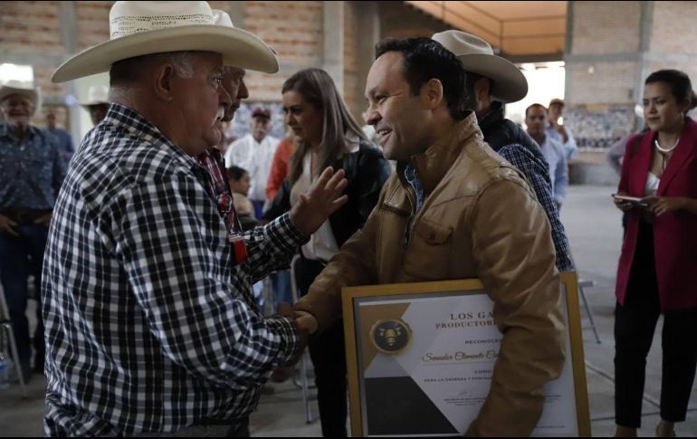 El senador Clemente Castañeda se reunió con productores de leche de diferentes municipios de Jalisco. ESPECIAL