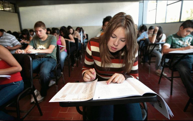 Los jóvenes aspirantes deben competir por un lugar en la Universidad de Guadalajara. EL INFORMADOR/Archivo
