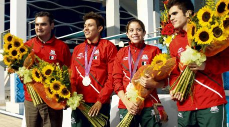 Iván Bautista, Germán Sánchez, Alejandra Orozco e Iván García tras lograr medalla de plata en los Juegos Olímpicos Londres 2012. IMAGO7