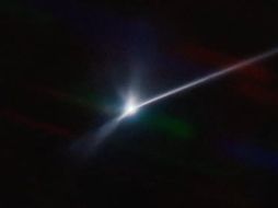 La imagen muestra un rastro de escombros del asteroide golpeado por una nave espacial de la NASA que se extiende por miles de kilómetros. CTIO/NOIRLAB/SOAR/NSF/AURA/T KARETA, M KNIGHT