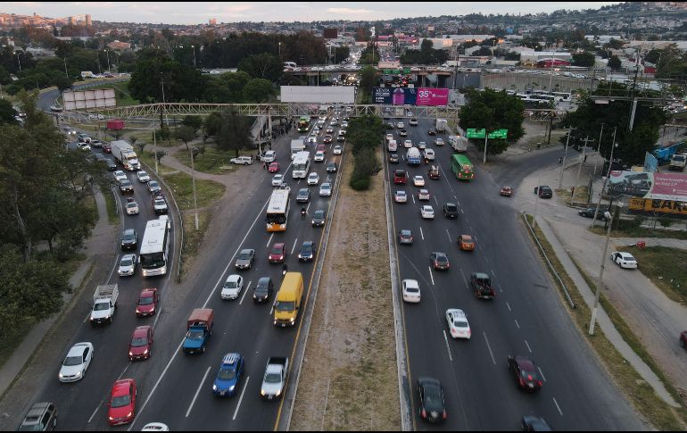 Debido al intenso tráfico, la velocidad promedio en avenida López Mateos es de apenas 23 km/h. EL INFORMADOR/A. Navarro