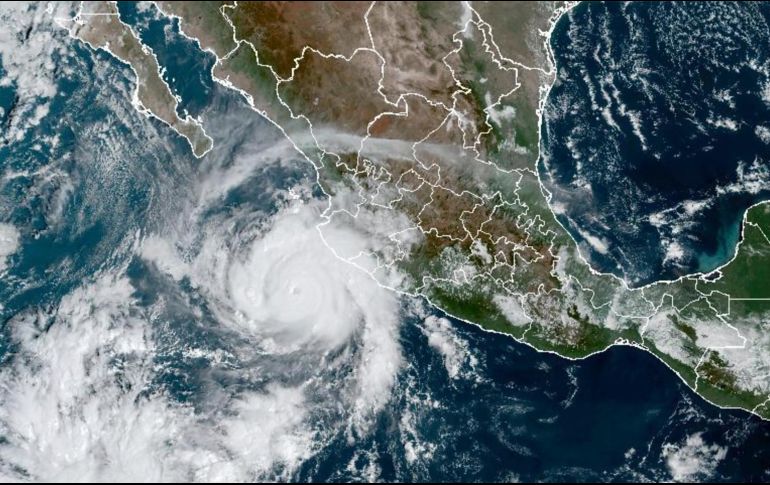 Se espera que la tormenta tocara tierra en Nayarit la mañana del domingo. AP/NOAA