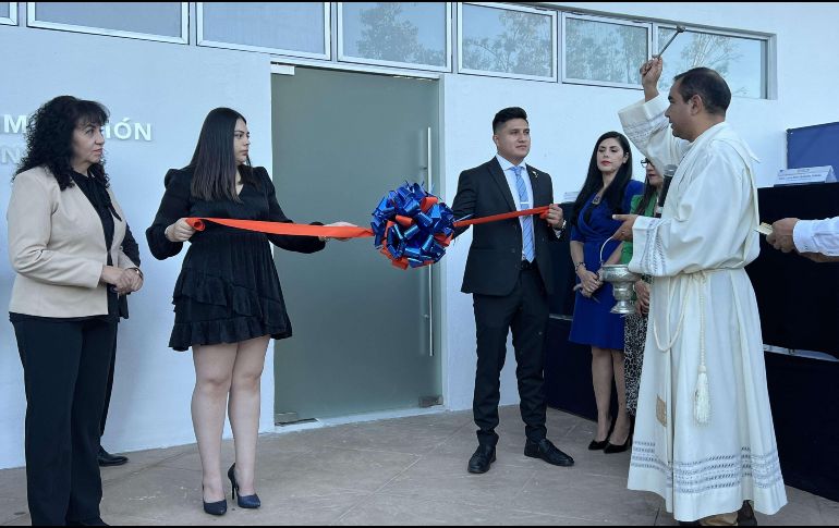 El acto protocolario tuvo como invitados especiales a estudiantes, cuerpo académico y autoridades universitarias, quienes además realizaron el corte de listón. ESPECIAL