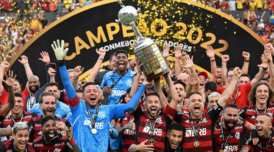 El Flamengo se unió al club de los tricampeones brasileños, donde también están Sao Paulo, Palmeiras, Gremio y Santos. AFP/L. Acosta