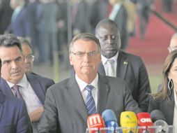 El mensaje de Bolsonaro a la nación brasileña fue breve y el aún mandatario lució serio, algo poco usual en sus apariciones públicas. AP
