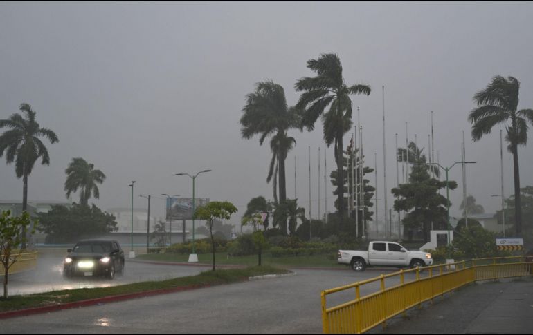 De acuerdo con la Conagua, el paso de “Lisa” provocará lluvias intensas en Campeche, Chiapas y Quintana Roo, así como lluvias puntuales en Tabasco y Yucatán. AFP/ J. Ordoñez