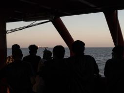 Más de mil supervivientes rescatados en el mediterráneo por barcos de diferentes ONG se encuentran atrapados en un limbo a la espera de desembarcar en un puerto seguro. AP PHOTO/ V. Circosta