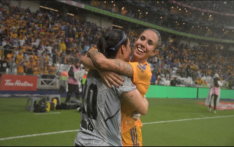 Ofelia Solís y Bianca Sierra festejan tras conseguir avanzar a la final, donde se medirán contra el América. IMAGO7/A. Jiménez
