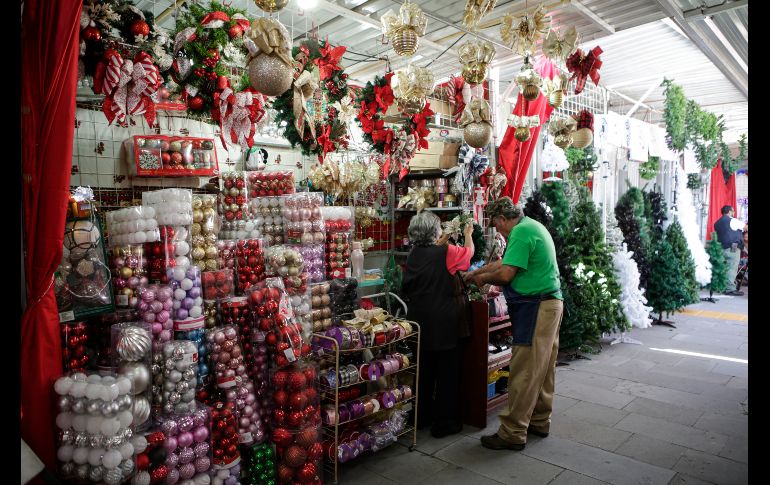 Además del comercio, los tianguis navideños contribuyen a mantener vivas las tradiciones decembrinas. EL INFORMADOR/ARCHIVO