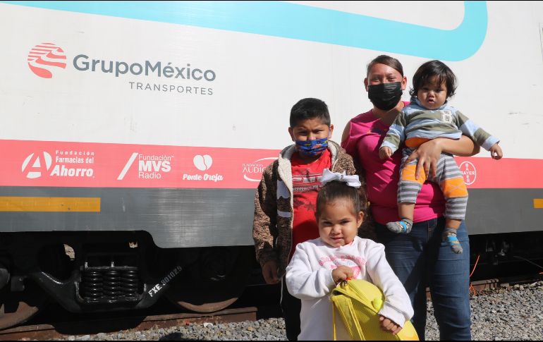 Los 17 vagones del Tren de la Salud llegaron a Jalisco para brindar consultas generales y de especialidad a los habitantes de Tlajomulco; estarán también en Poncitlán y en Lagos de Moreno. EL INFORMADOR/A. Navarro