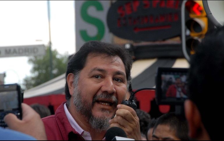 Al hacer uso de la palabra, Gerardo Fernández Noroña critica a la marcha 