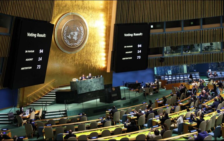 La Asamblea General de las Naciones Unidos aprobó una resolución que pide hacer a Rusia responsable por violar la ley internacional al invadir Ucrania, y que le pague reparaciones al país atacado. AFP/ MM. Santiago.
