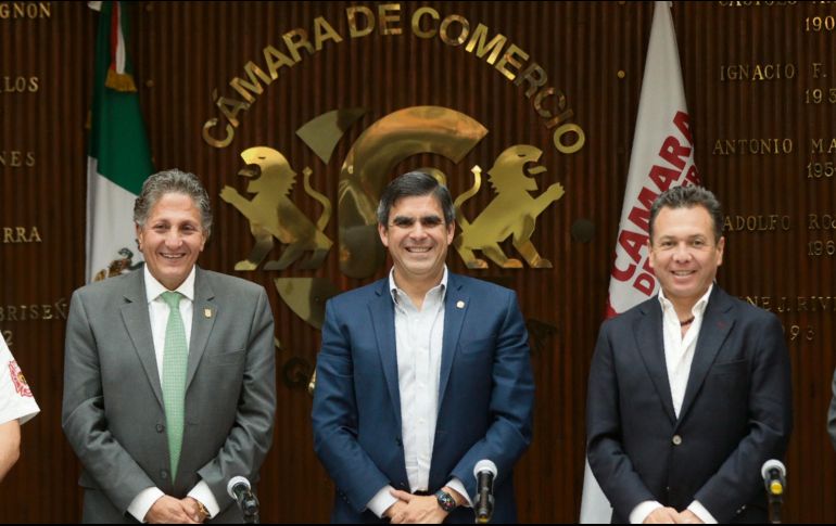 Juan José Frangie, alcalde de Zapopan; Raúl Uranga Lamadrid, presidente de Canaco y Pablo Lemus, presidente municipal de Guadalajara. CORTESÍA/ Gobierno de Zapopan