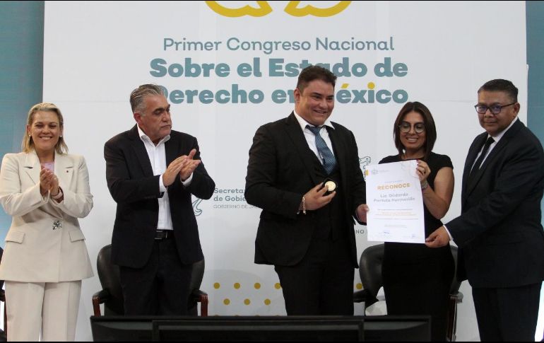 El reconocimiento a Gildardo Partida se entregó en una ceremonia realizada en el Congreso de Jalisco. EL INFORMADOR/A. Camacho