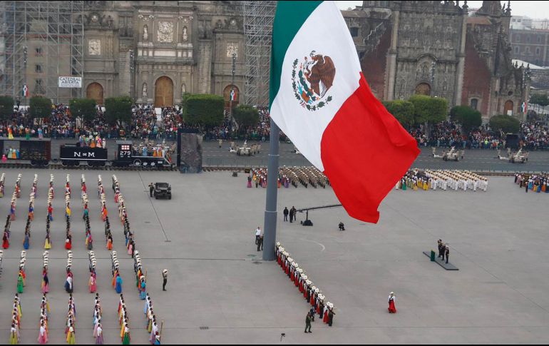 Desfile de la Revolución Mexicana que encabeza el Presidente Andrés Manuel López Obrador en la plancha del Zócalo capitalino. SUN / B. Fregoso
