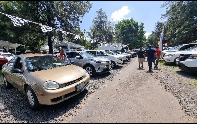 Los vendedores del tianguis del automóvil, en Tlaquepaque, señalan que prefieren no ofertar este tipo de vehículos. EL INFORMADOR/ CARLOS ZEPEDA