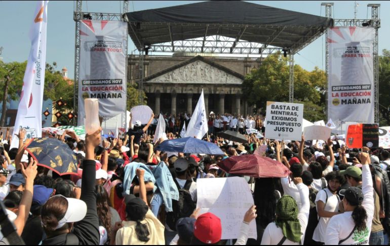 El rector de la UdeG calculó que se reunieron alrededor de 145 mil universitarios en la megamarcha. EL INFORMADOR / A. Camacho