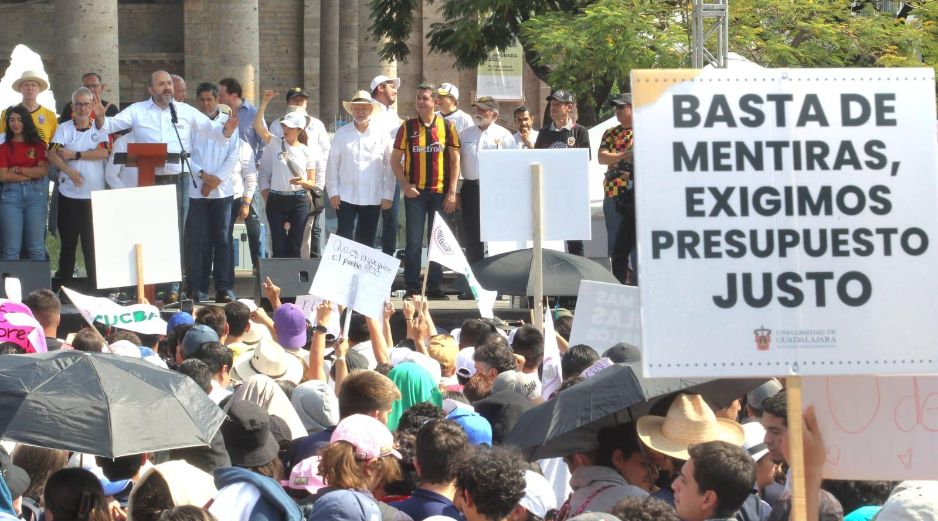 Aseguran que personal de la CEDHJ acompañó el recorrido de la manifestación de la UdeG y no reportaron incidentes. EL INFORMADOR / ARCHIVO