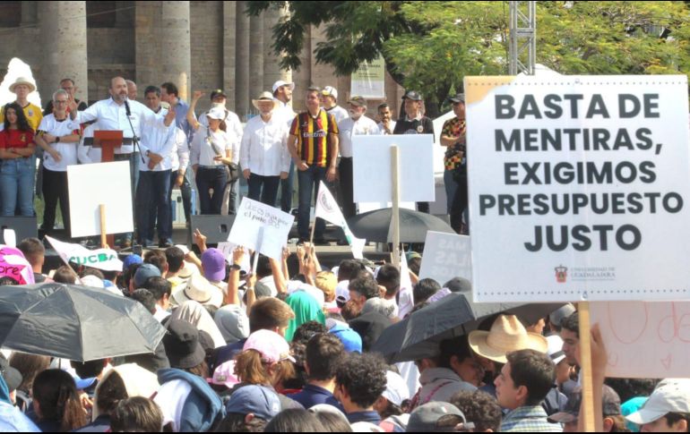 Aseguran que personal de la CEDHJ acompañó el recorrido de la manifestación de la UdeG y no reportaron incidentes. EL INFORMADOR / ARCHIVO