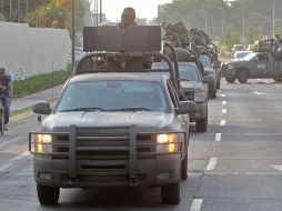 En la maleza, elementos de la Guardia Nacional ubicaron escondidos siete vehículos con armamento, chalecos tácticos y una motocicleta. EL INFORMADOR/ARCHIVO