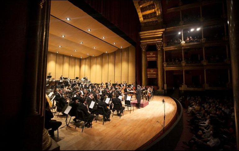 En el concierto de apertura, la OFJ estará dirigida por el maestro José Luis Castillo, la batuta titular de la agrupación desde hace poco más de un año. CORTESÍA / SC Jalisco