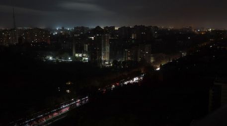 La ciudad de Odessa durante el apagón masivo que siguió a los ataques del 23 de noviembre. AFP/O. Gimanov