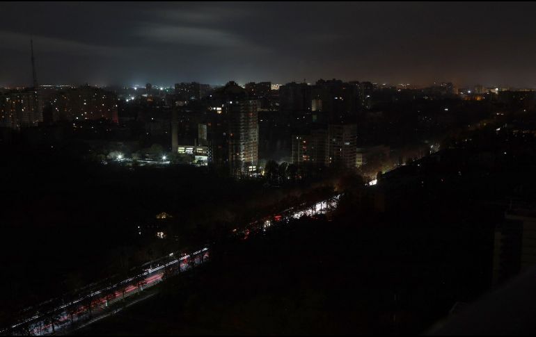 La ciudad de Odessa durante el apagón masivo que siguió a los ataques del 23 de noviembre. AFP/O. Gimanov