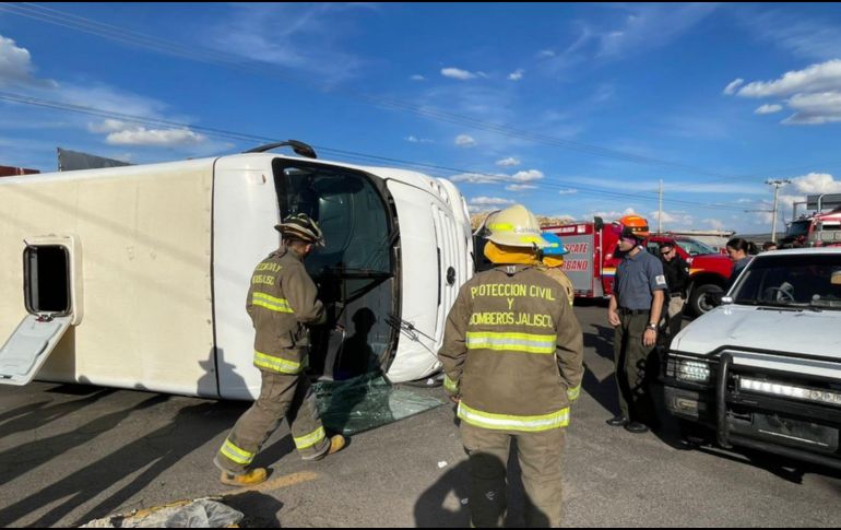 En San Miguel el Alto ocurrió un accidente carretero que dejó 38 heridos. ESPECIAL
