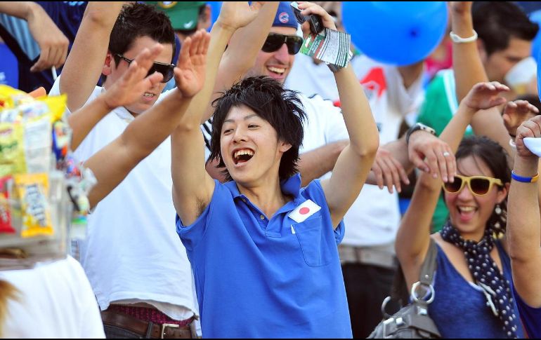 La Asociación de Futbol de Japón repartirá ocho mil bolsas de basura para ayudar a los aficionados a recoger tras los partidos. EFE/Archivo