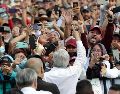 Miles de personas, entre ellas famosos, asistieron a la marcha de López Obrador. SUN/D. S. Sánchez