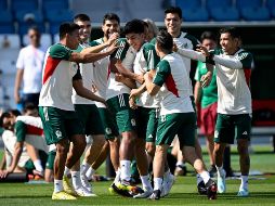 El equipo mexicano afrontó de buen humor el día previo a su duelo ante Arabia Saudita, olvidándose de la presión a la que estará sometido hoy en el estadio Lusail, donde está obligado a ganar. AFP/A. Estrella